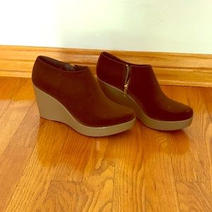Wedge shoes brown.